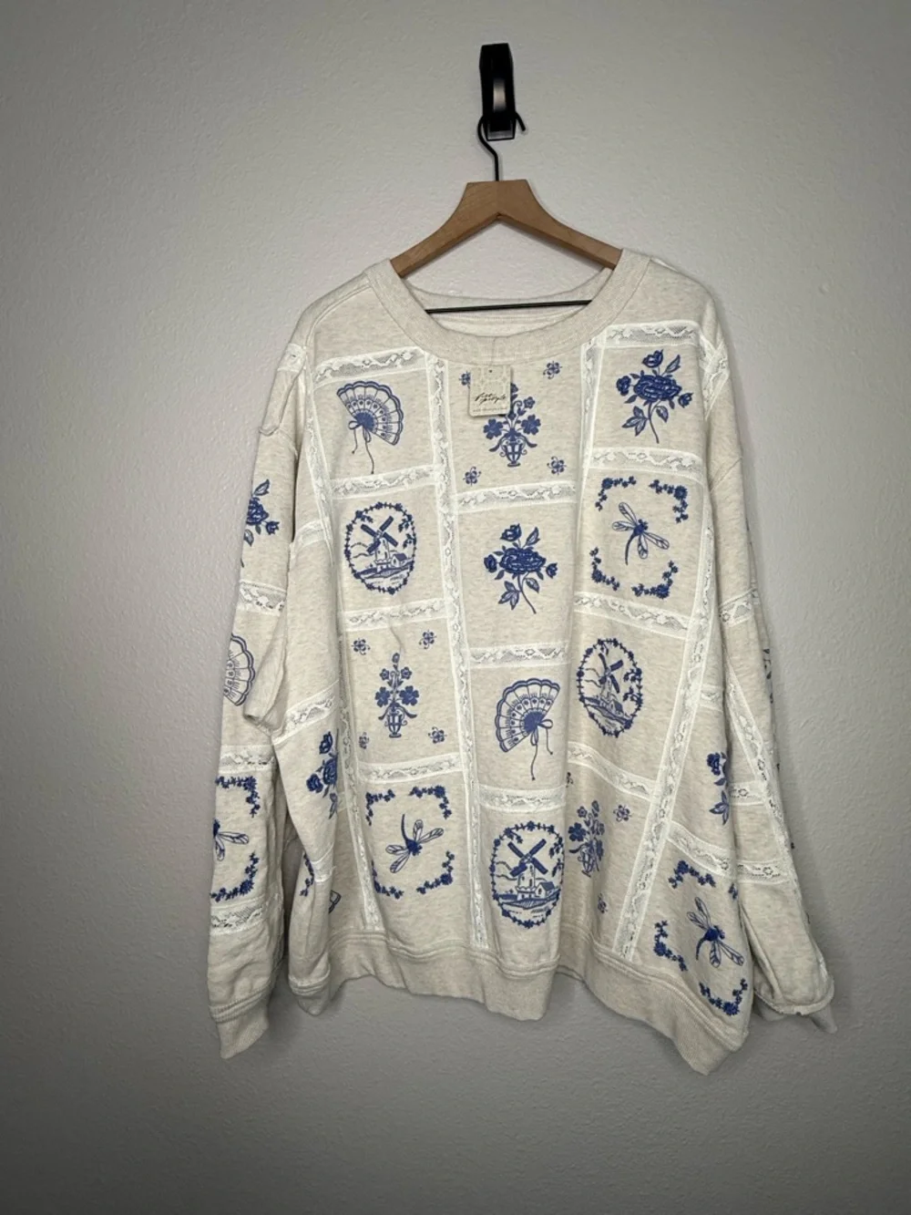 NWT Free People Rudy Lace Embroidered Sweatshirt size S - Picture 4 of 9